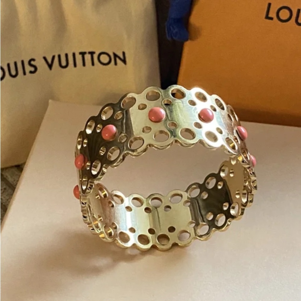 Louis Vuitton Wide Bangle Bracelet Hide & Seek Gold Tone Coral Studs Box Small - Picture 3 of 6